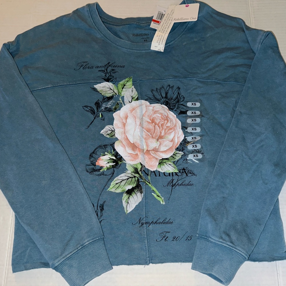 Women's crewneck sweatshirt from Macy's with rose